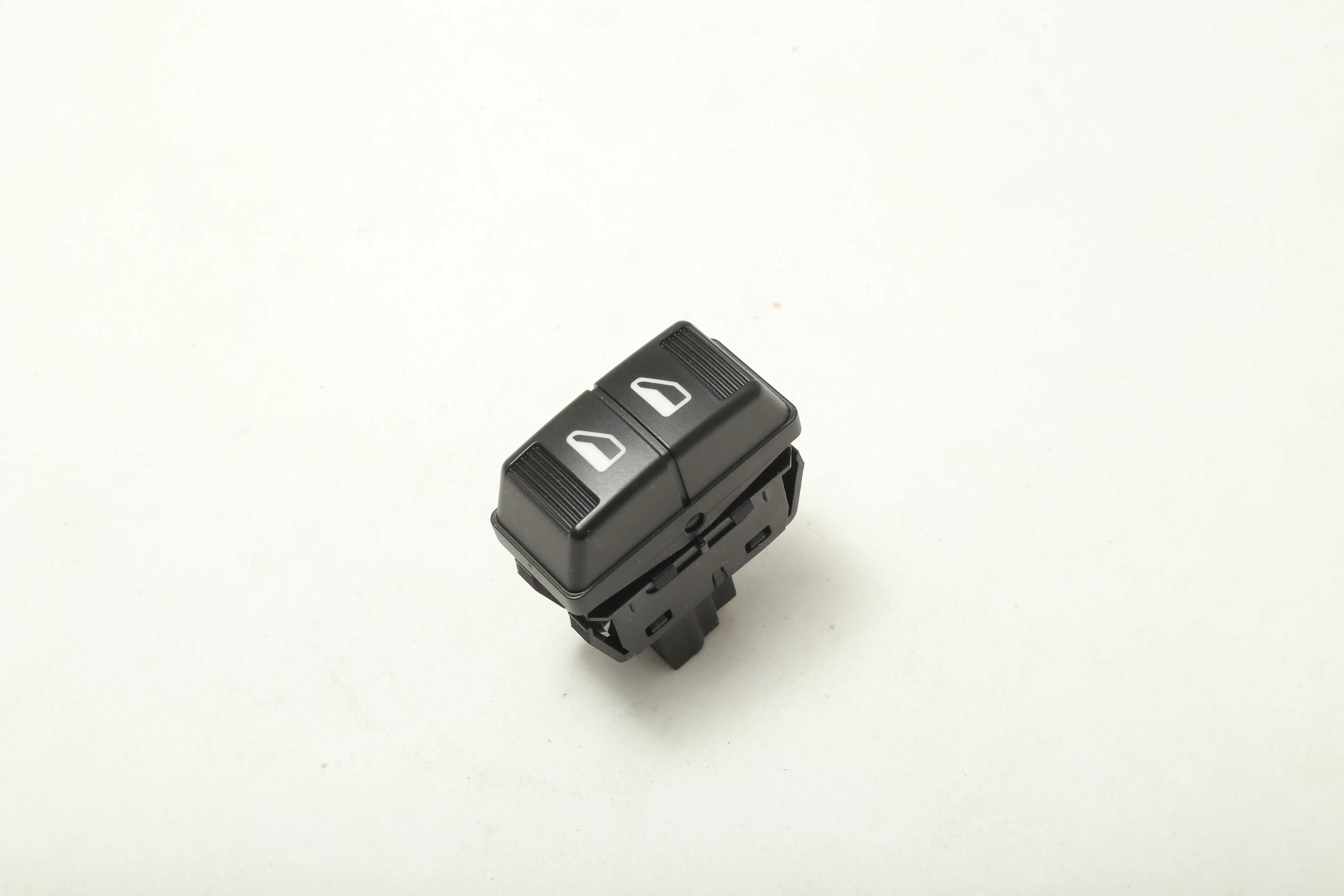 کلید شیشه بالابر عقب پژو 206 کروز