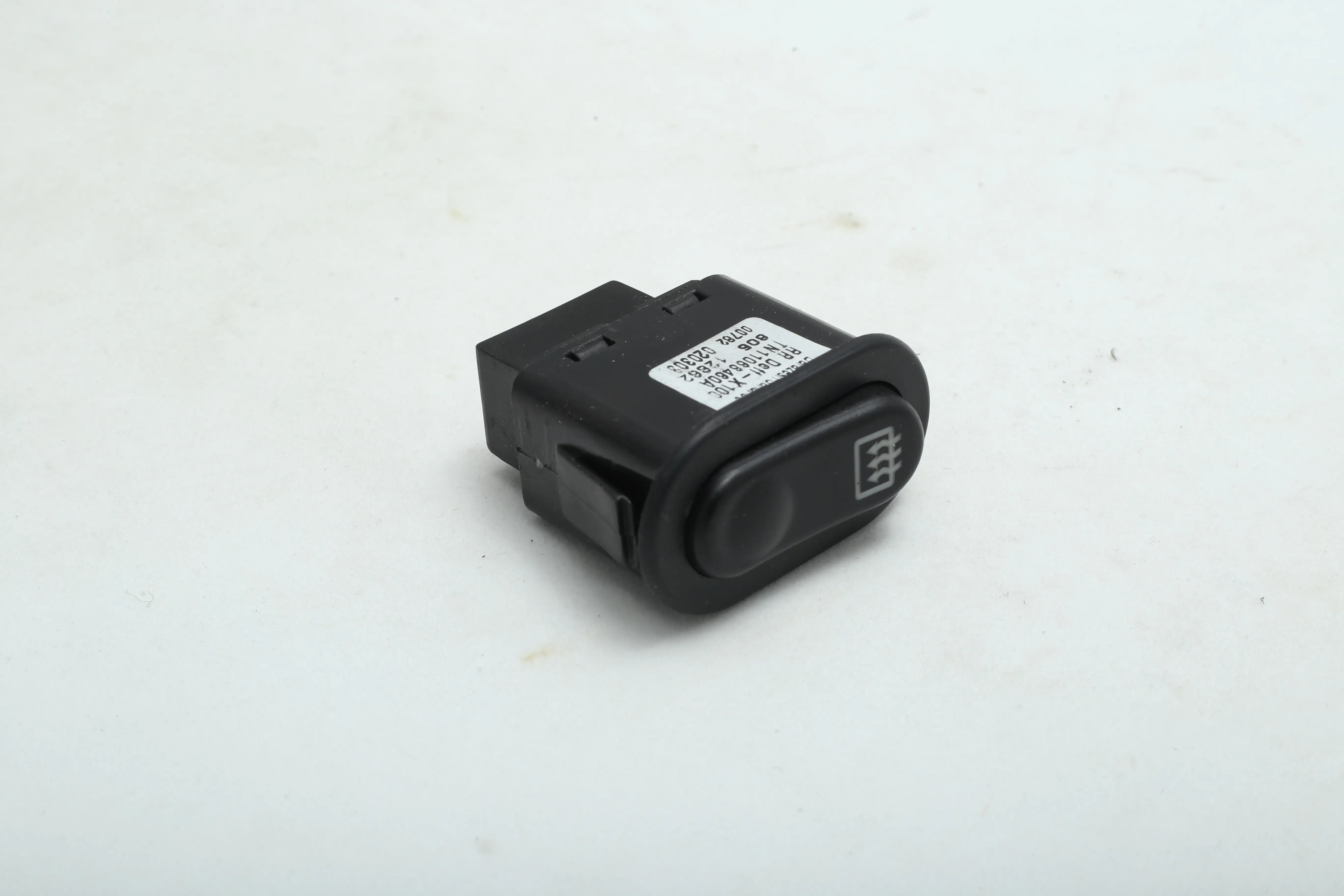 کلید گرمکن شیشه عقب پراید 131 HIC