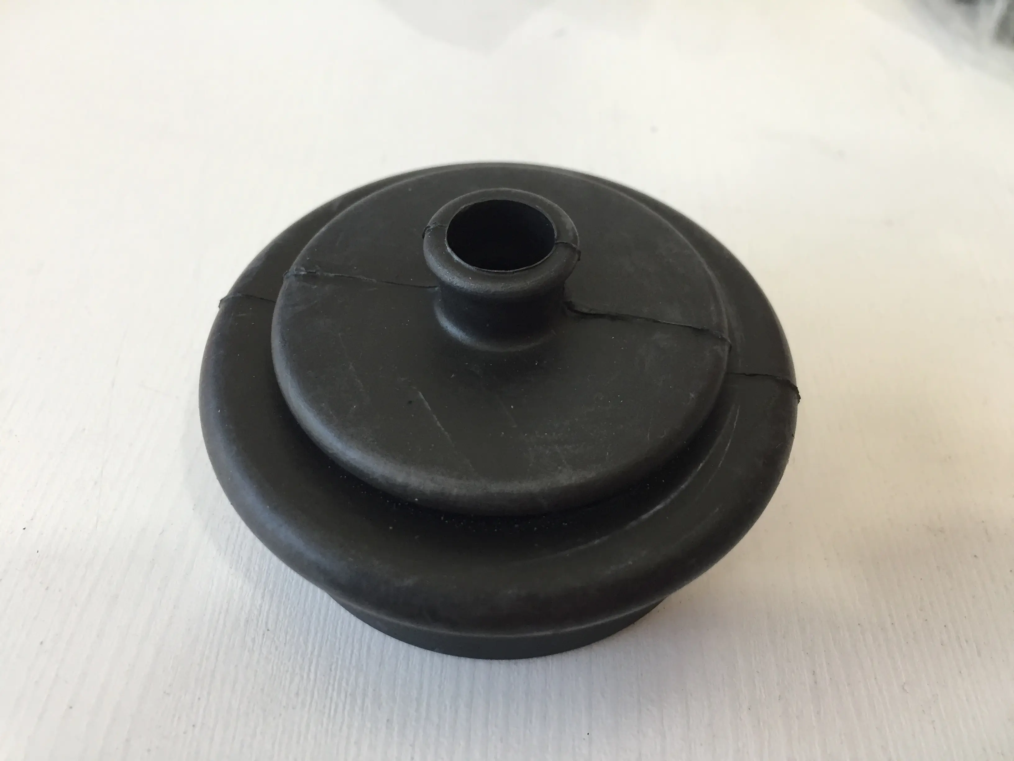 گردگیر لیور دنده پیکاپ NISSAN MOTOR اصلی